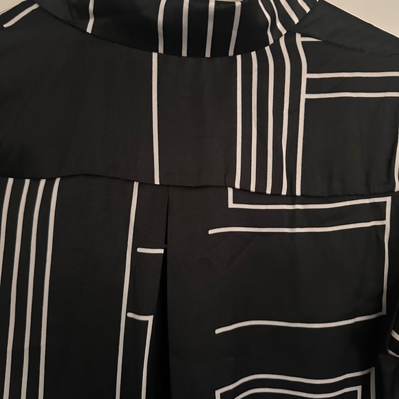 Nasty Gal Black and White Geometric satin Blouse - Picture 6 of 10